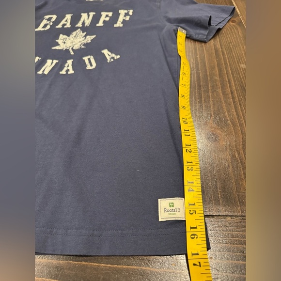 ROOTS Banff, Alberta 🇨🇦T-Shirt - Picture 7 of 8